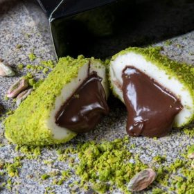   Antepbundel met pistache aan de buitenkant en chocoladevulling aan de binnenkant 500 gr
